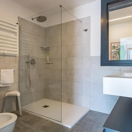 Apartment Lana Gera Lario Lake Como Terrace Shared Pool Ac アパート